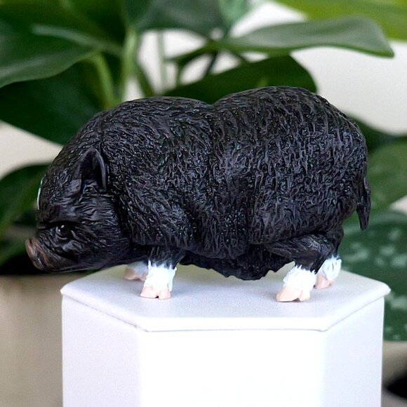 Vietnamese Pot Bellied Pig Figure - Hand Painted & Collectible Farm Figurine - Picture 2 of 12